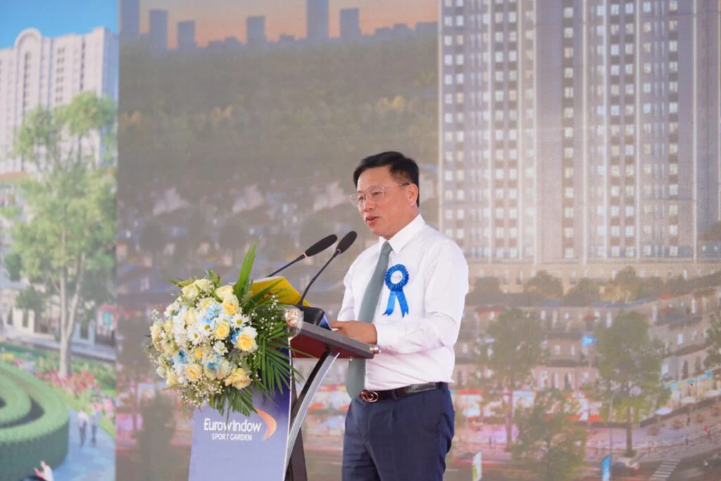 Phát biểu tại sự kiện lễ khởi công, Ông Hoàng Phú Hiền, Phó Chủ tịch UBND tỉnh Nghệ An hoan nghênh và đánh giá cao sự chuẩn bị nghiêm túc, bài bản và tinh thần quyết tâm cao của Eurowindow Holding